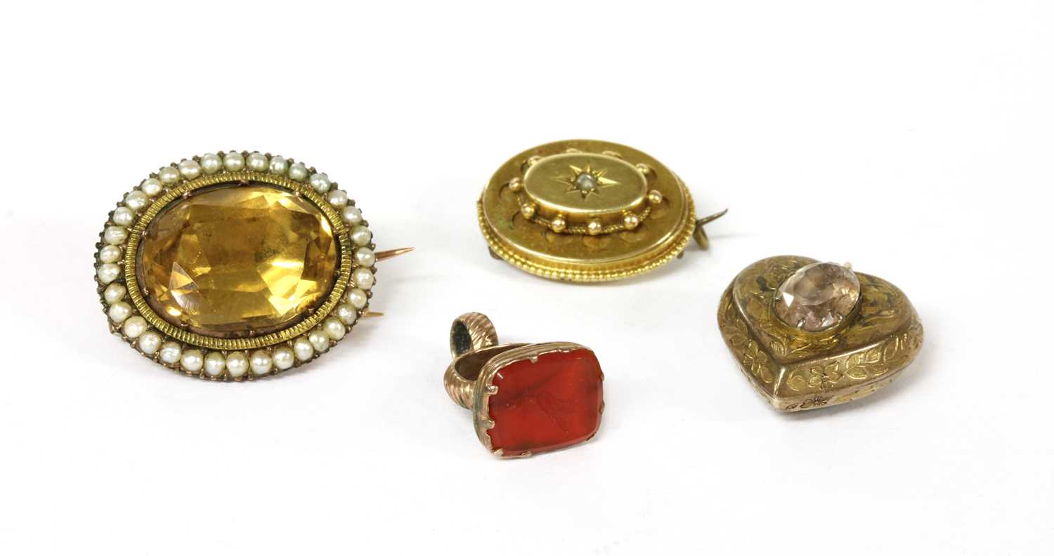 Lot 14 - A Georgian gold foil-backed citrine and split pearl brooch