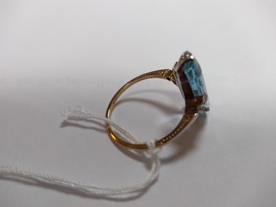 Lot 144 - A Continental Art Deco aquamarine and diamond ring, c.1920
