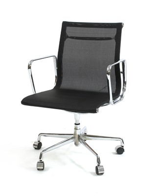 Lot 589 - A Vitra chrome and black mesh office chair