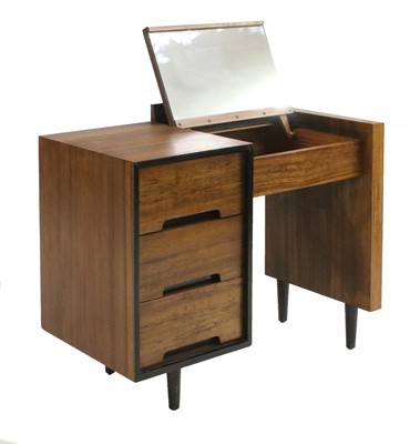Lot 400 - A Stag 'C' Range dressing table