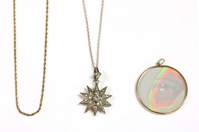 Lot 366 - A gold hologram pendant