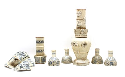 Lot 275 - A collection of pottery