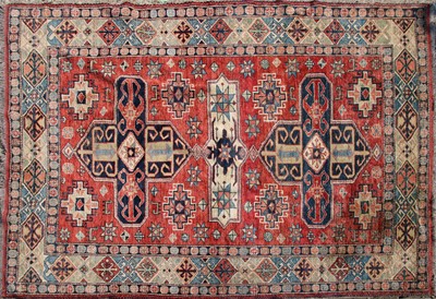 Lot 377 - A 20th century rug