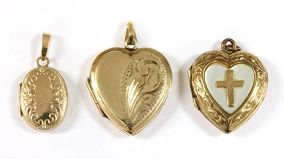 Lot 351 - A 9ct gold heart shaped locket