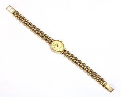 Lot 469 - A ladies' 9ct gold Accurist quartz bracelet watch