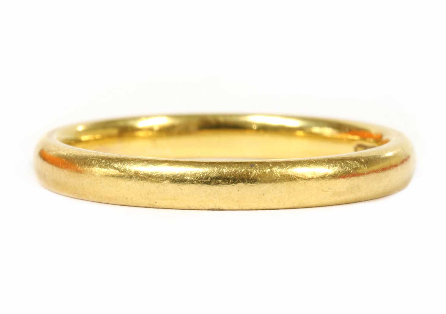 Lot 91 - A 22ct gold light court section wedding ring