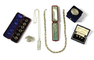 Lot 374 - A quantity of jewellery