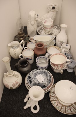 Lot 189 - A collection of assorted pottery and porcelain