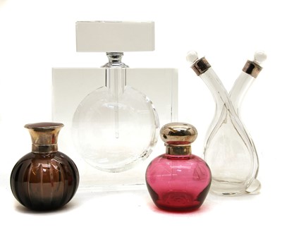 Lot 87 - A modern clear glass scent bottle and stopper