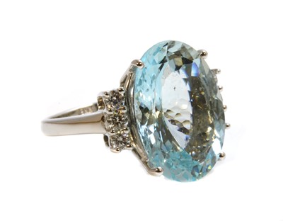 Lot 331 - An Italian white gold aquamarine and diamond ring