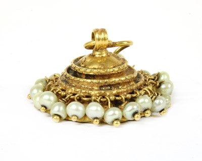 Lot 157 - A gold seed pearl pendant