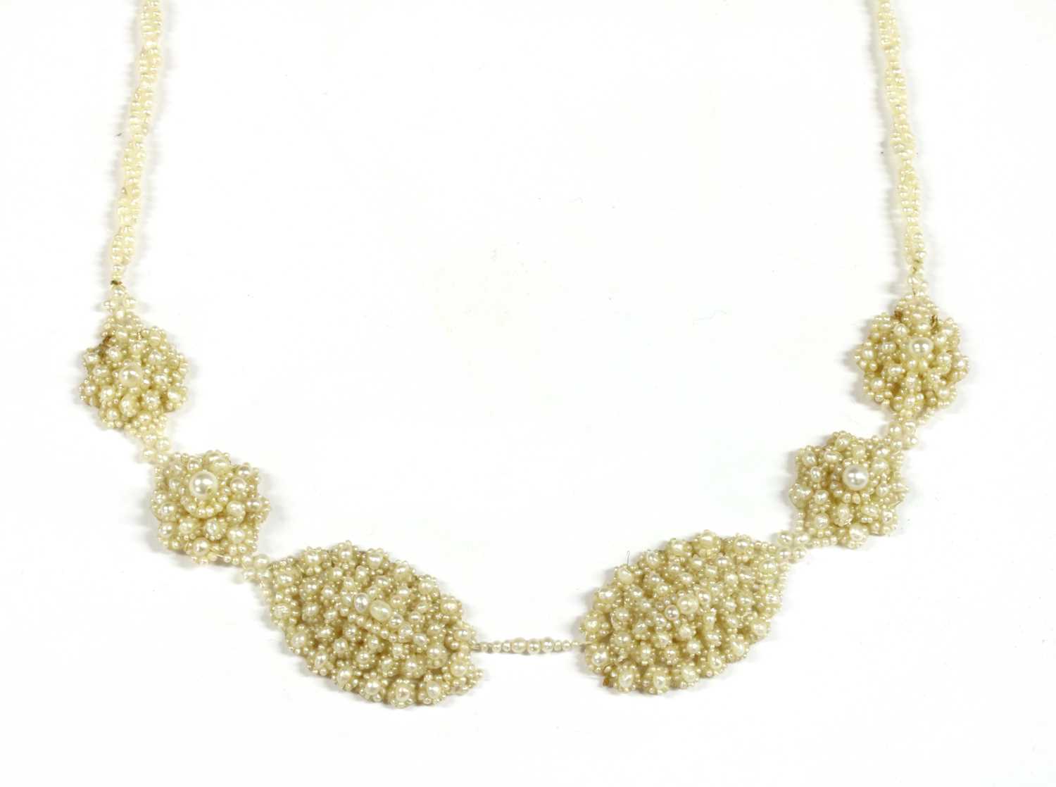 Lot 38 - A seed pearl necklace