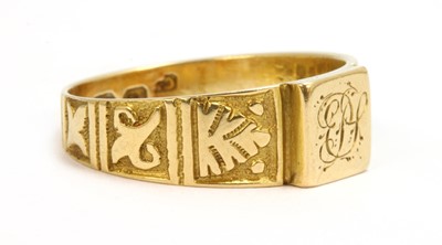 Lot 32 - A ladies' Victorian Egyptian Revival 18ct gold signet ring