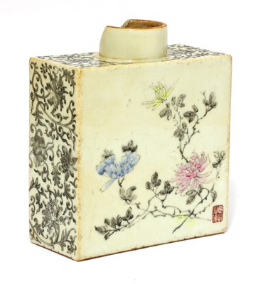 Lot 385 - A Chinese famille rose tea caddy