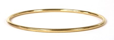Lot 191 - A gold hollow round section bangle