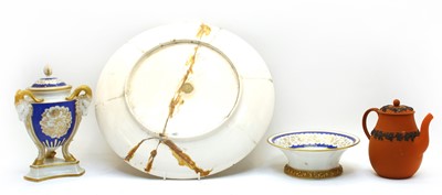 Lot 196 - A collection of decorative ceramics