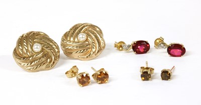 Lot 356 - A quantity of gold stud earrings