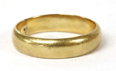 Lot 321 - A 22ct gold D section wedding ring