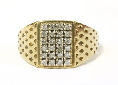 Lot 415 - A gentlemen's 9ct gold diamond set ring