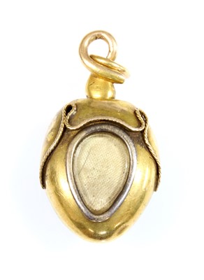 Lot 81 - A Victorian gold garnet pendant