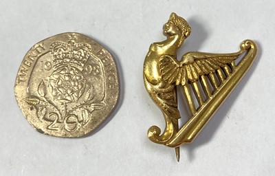 Lot 41 - An Irish gold harp brooch