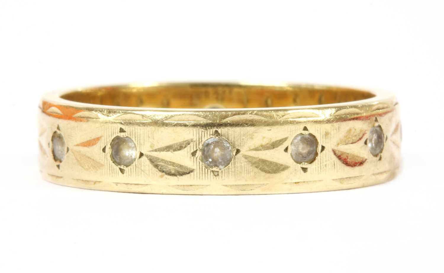 Lot 98 - A 9ct gold paste ring