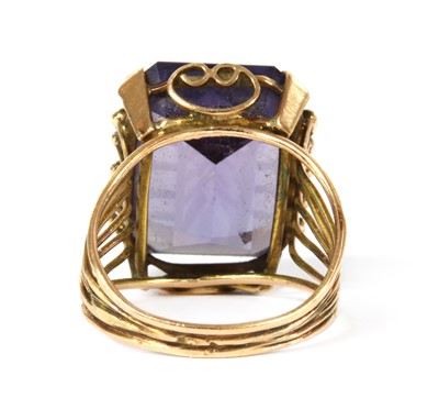 Lot 303 - A single stone synthetic colour change sapphire ring