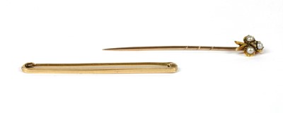Lot 30 - A plain gold bar brooch