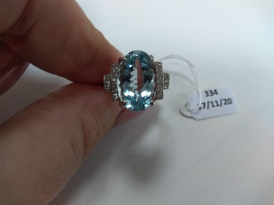 Lot 334 - A single stone aquamarine ring