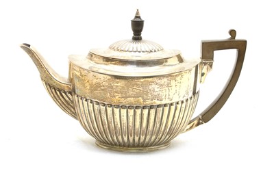 Lot 24 - An Edwardian silver teapot