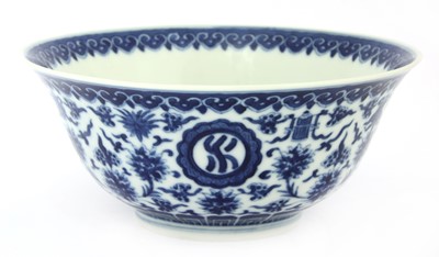 Lot 107 - A Chinese blue and white bowl