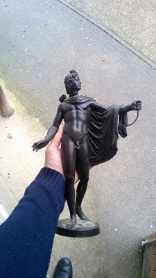 Lot 107 - A Grand Tour style bronze of a Grecian figure