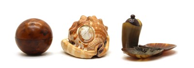 Lot 90 - A carved cameo conch shell