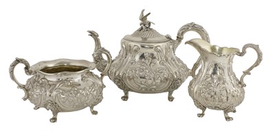 Lot 810 - A Victorian three-piece silver tea set