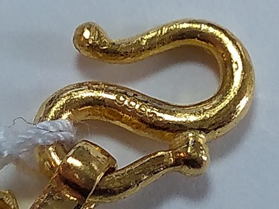Lot 247 - An Asian high carat gold horseshoe bracelet