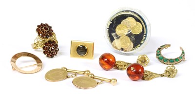 Lot 331 - A pair of gold oval cufflinks