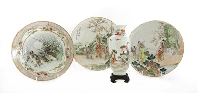 Lot 184 - A Chinese famille rose plate