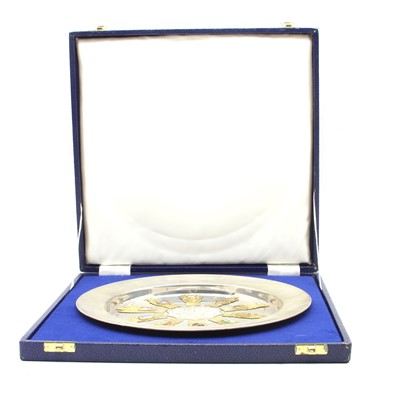 Lot 33 - A cased commemorative silver gilt plate for the 25th Anniversary of the Coronation