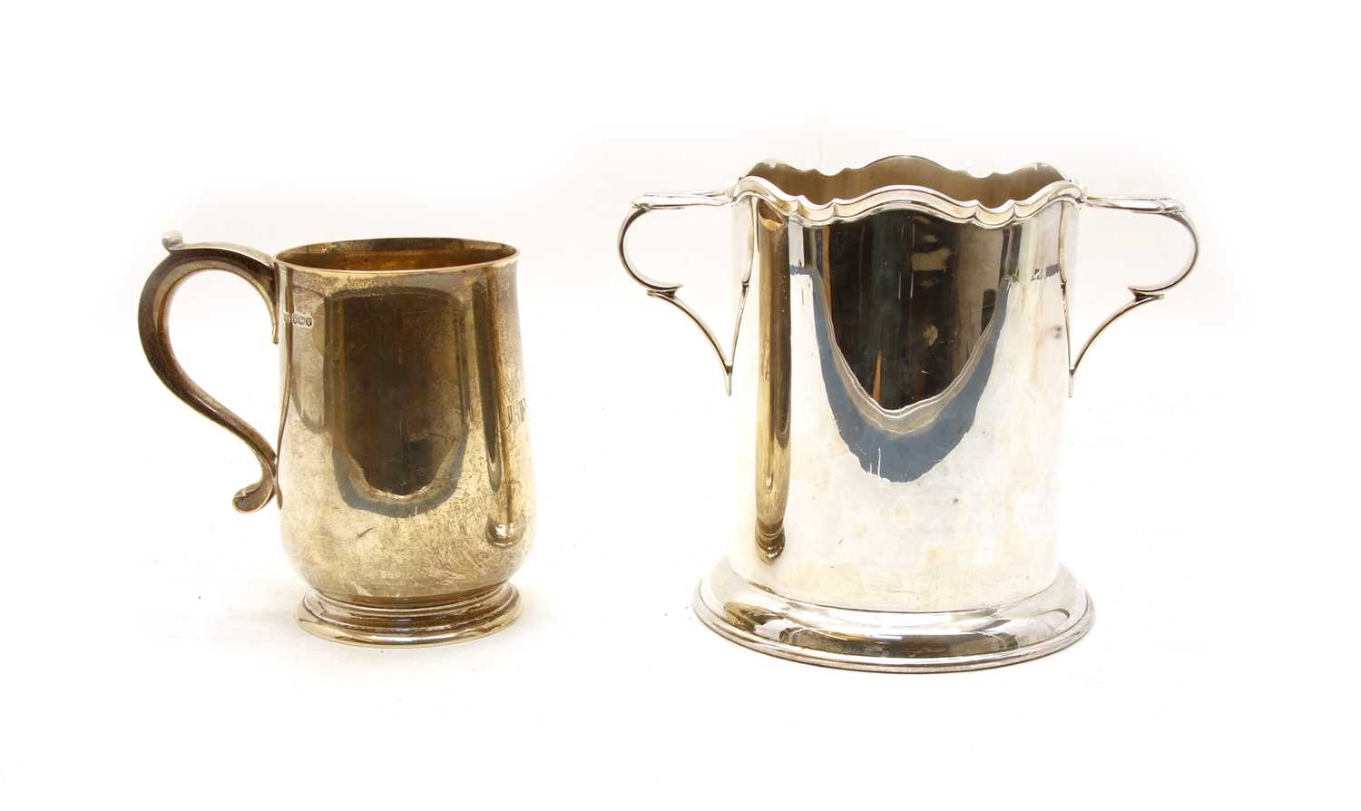 Lot 17 - Two silver items