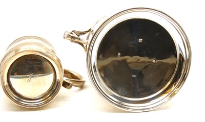 Lot 17 - Two silver items