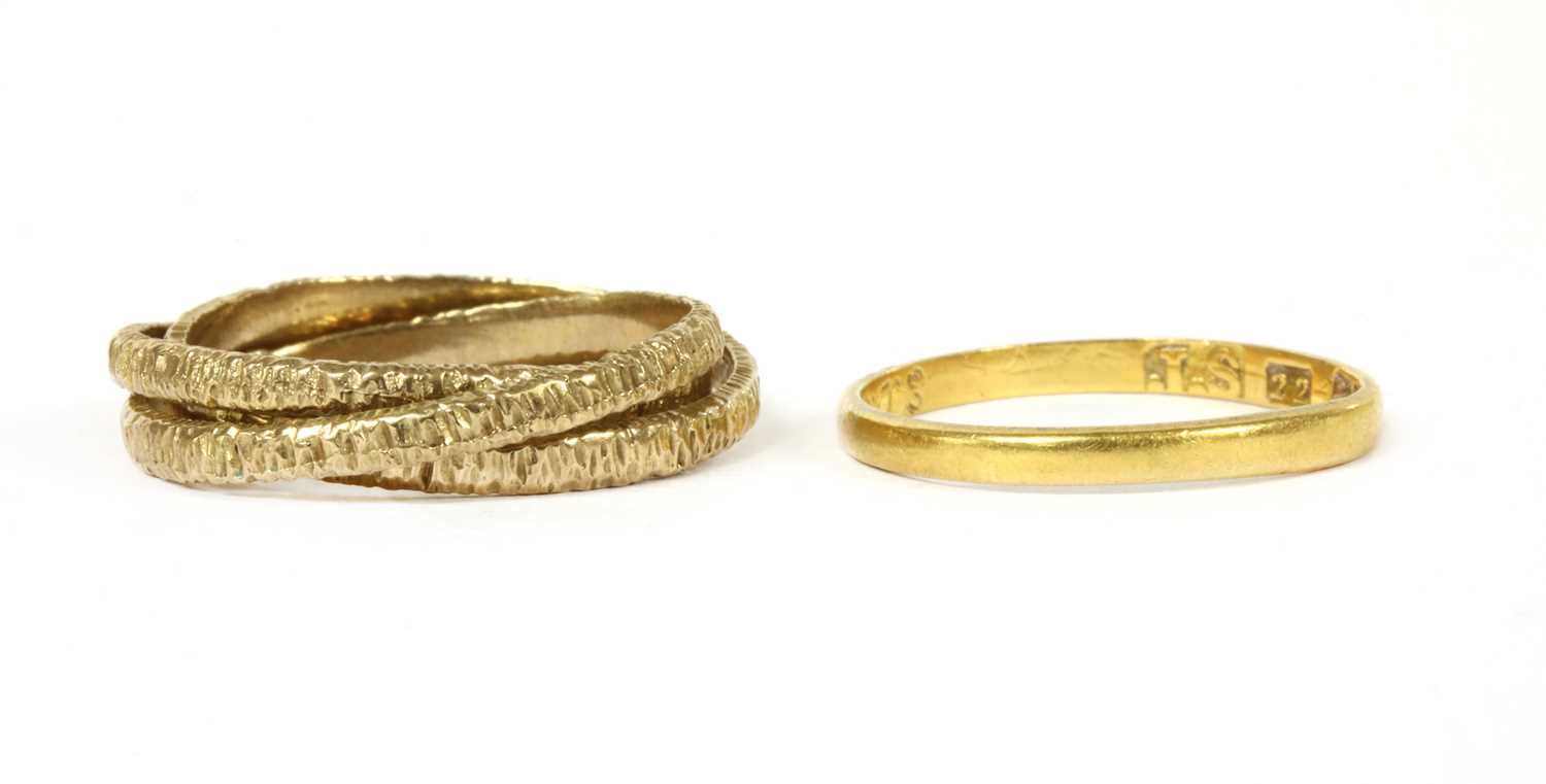 Lot 92 - A 22ct gold D section wedding ring