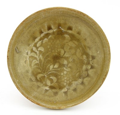 Lot 72 - A Chinese Changsha ware saucer