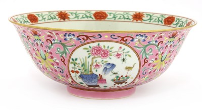 Lot 142 - A Chinese famille rose bowl