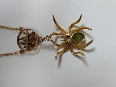 Lot 99 - An Edwardian gold spider and fly necklace