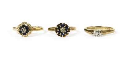 Lot 352 - A 9ct gold single stone diamond ring