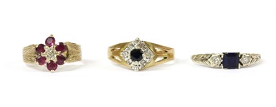 Lot 359 - A 9ct gold sapphire and diamond cluster ring