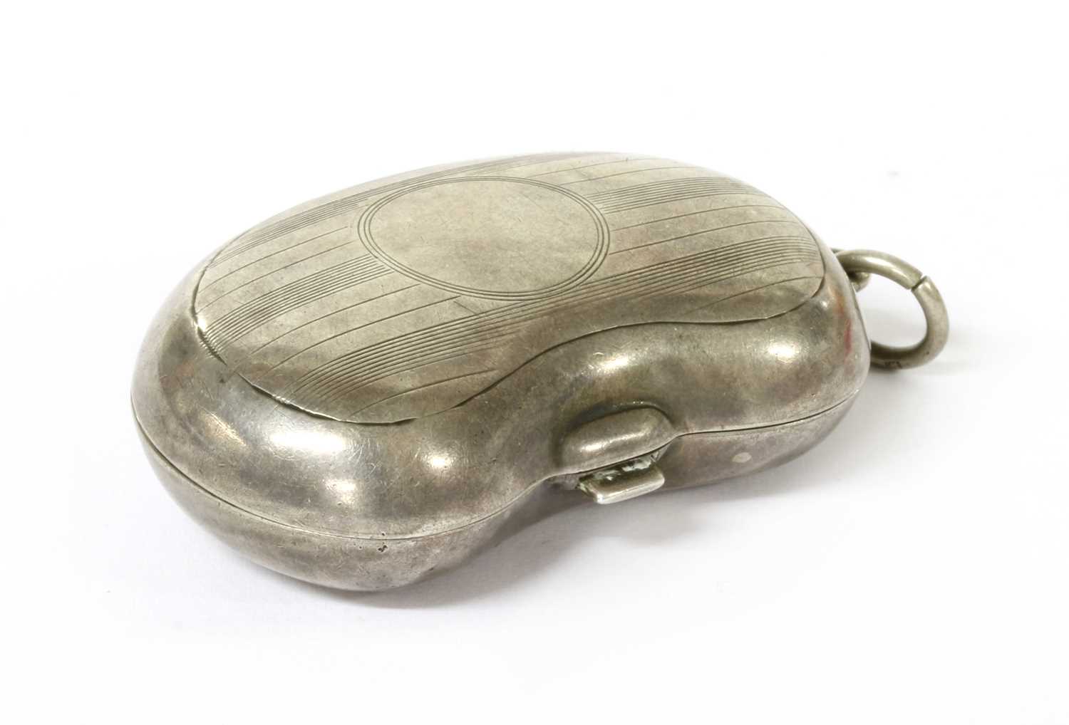 Lot 280 - A sterling silver kidney-shaped twin section sovereign holder