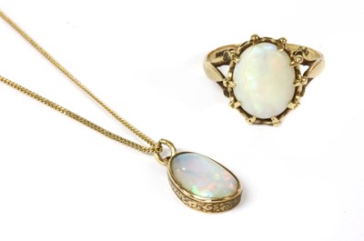 Lot 410 - A gold single stone opal pendant