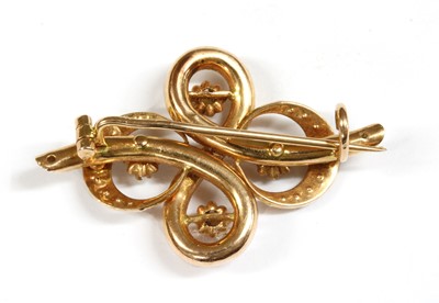 Lot 14 - A gold split pearl brooch