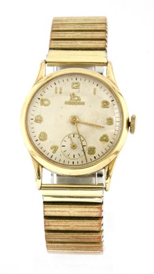 Lot 475 - A gentlemen's 9ct gold Record mechanical bracelet watch